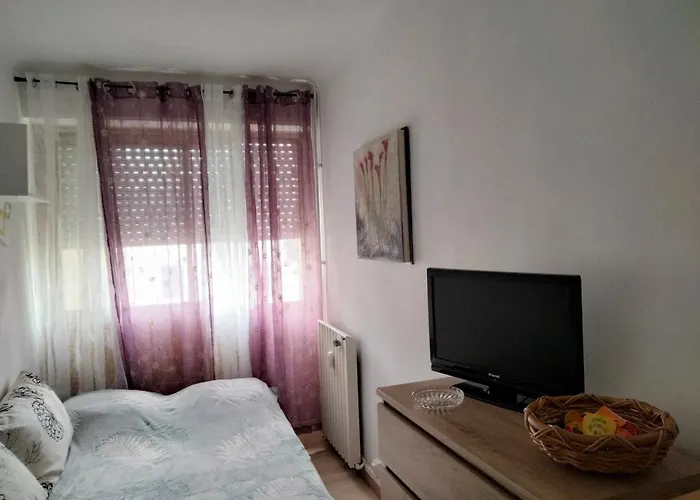 Appartement A Cote De La *